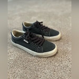 Taos Footwear Plum Soul Sneakers - Black and Cream